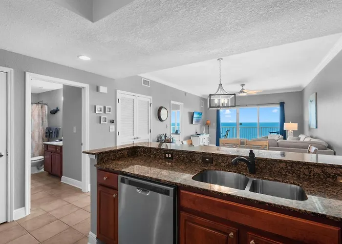 Apartment Crystal Shores West Beachfront 2 Bed Indooroutdoor Pool Free Daily Activities *