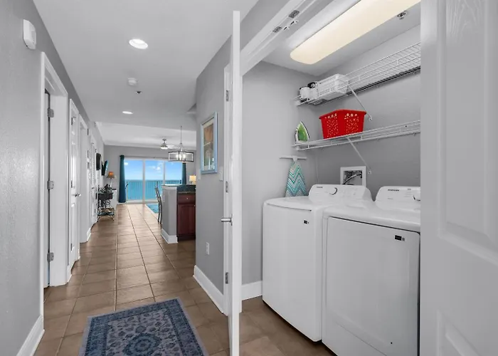 Apartment Crystal Shores West Beachfront 2 Bed Indooroutdoor Pool Free Daily Activities